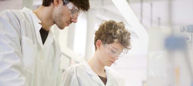 medici in laboratorio