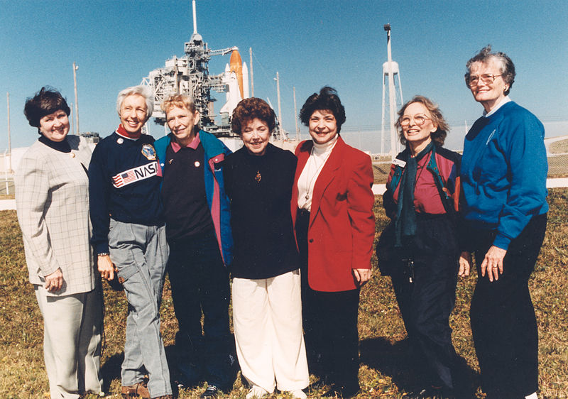 Sette delle "ragazze del Mercury 13" in una foto del 1995. Da sinistra: Gene Nora Jessen, Wally Funk, Jerrie Cobb, Jerri Truhill, Sarah Rutley, Myrtle Cagle e Bernice Steadman.