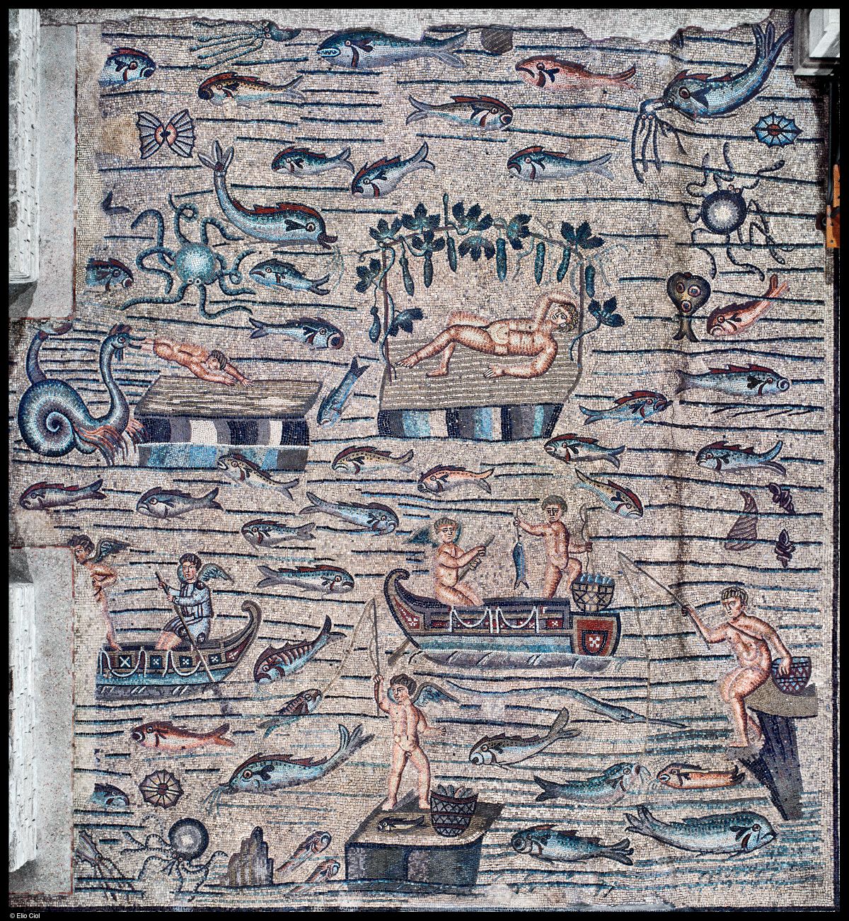 Il mosaico di Giona nel grande mosaico dell’aula teodoriana sud della Basilica di Aquileia ©Elio Ciol