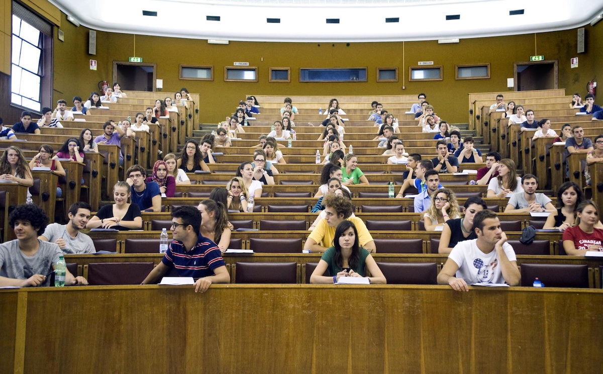 studenti a lezione studenti a lezione