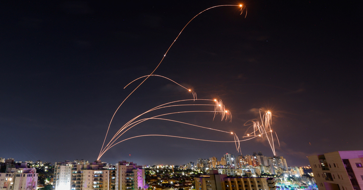 Il sistema Iron Dome israeliano in azione durante i recenti attacchi di Hamas