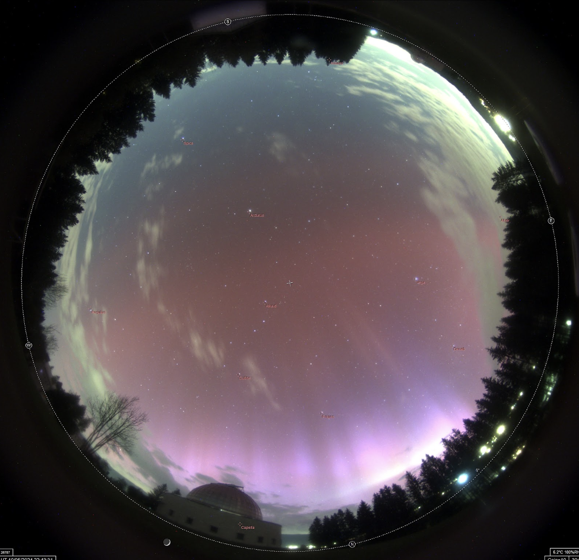 Immagine dell’aurora visibile dall’Osservatorio Astrofisico di Asiago la notte del 10 maggio 2024, copriva quasi tutto il cielo Immagine dell’aurora visibile dall’Osservatorio Astrofisico di Asiago la notte del 10 maggio 2024, copriva quasi tutto il cielo