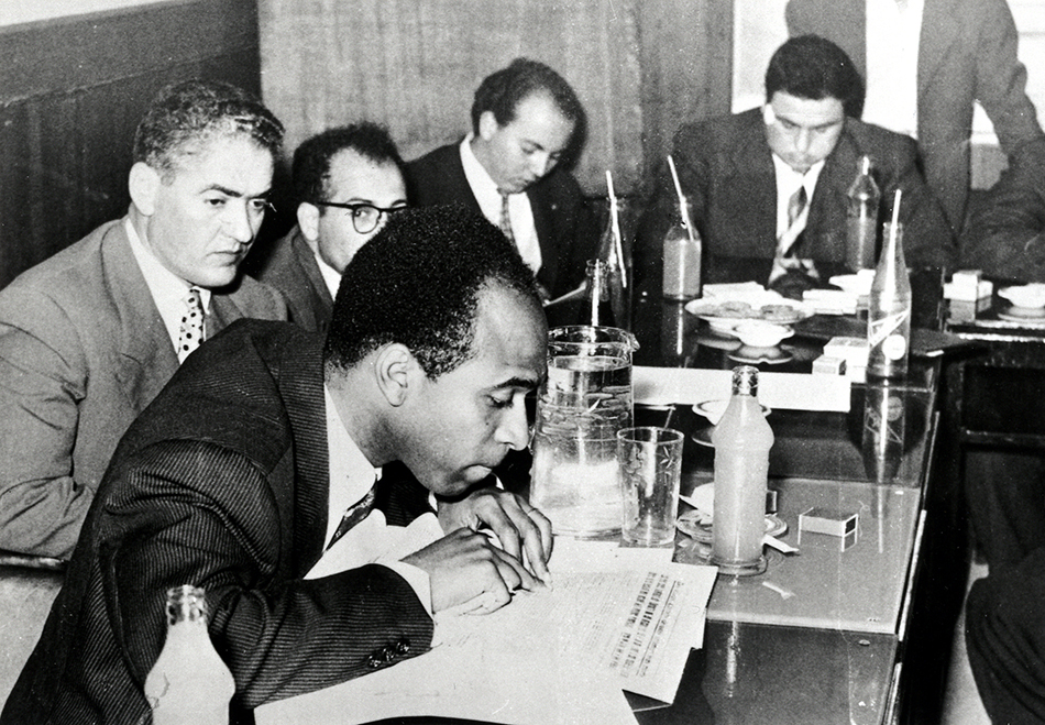 Fanon a un congresso a Tunisi nel 1959. Fanon a un congresso a Tunisi nel 1959.