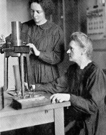 Marie Curie con la figlia Irene Marie Curie con la figlia Irene